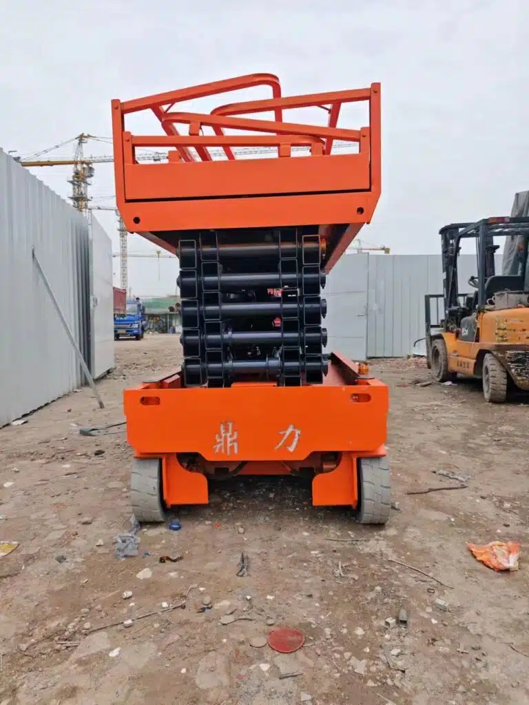 Nacelle élévatrice à ciseaux d'occasion de 45 pieds, DINGLI JCPT1412DC (2015)